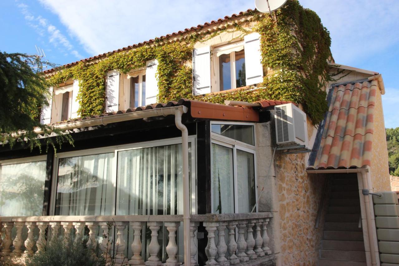 Maison D'Hote Villa Monique Cuges-les-Pins Exterior photo